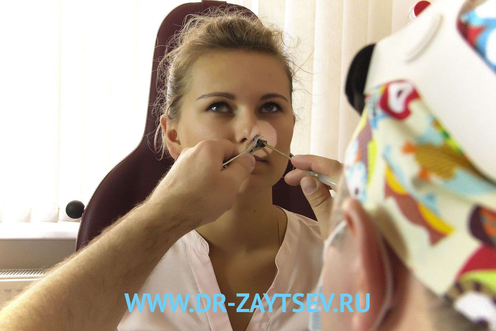 Туалет раны после вскрытия гематомы носовой перегородки Туалет раны после вскрытия гематомы носовой перегородки